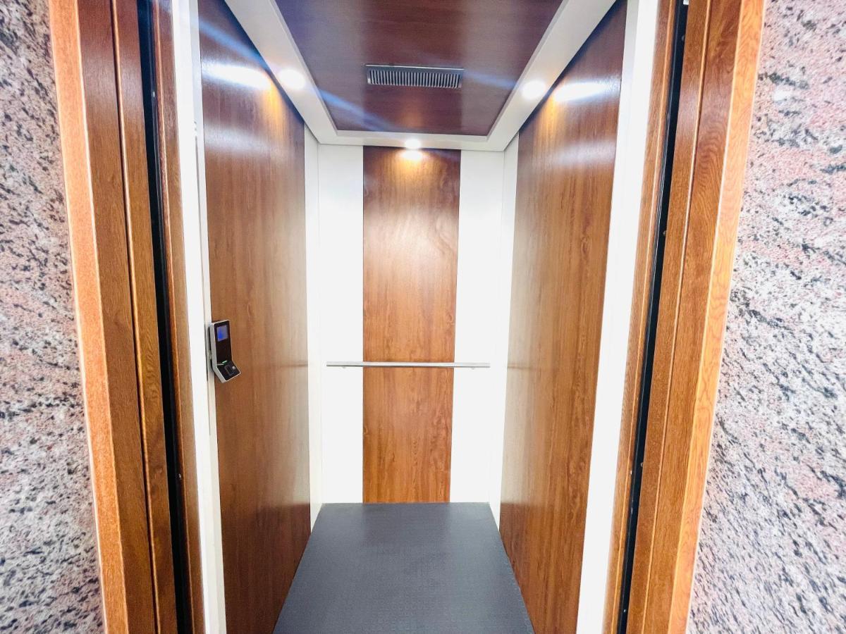 Lsr Service Apartments 蒂鲁帕蒂 外观 照片